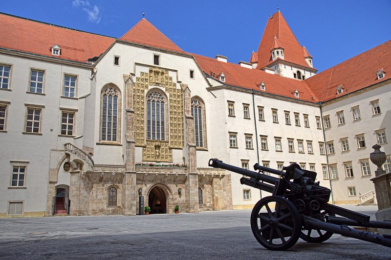 Burg zu Wiener Neustadt - Blick hinter die Kulissen der MILAK
